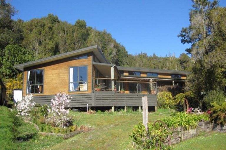 Photo of property in 88 Clifton Road, Kaiata, Greymouth, 7805