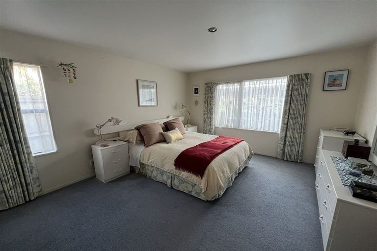 Photo of property in 275 Memorial Avenue, Burnside, Christchurch, 8053