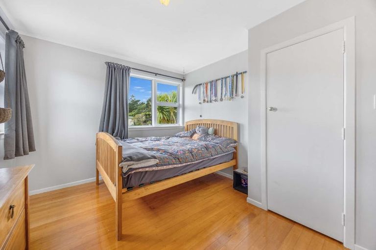 Photo of property in 13 Stratton Street, Normandale, Lower Hutt, 5010