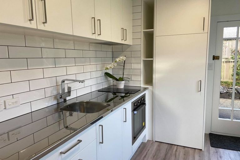 Photo of property in 8 Le Roy Terrace, Birkenhead, Auckland, 0626