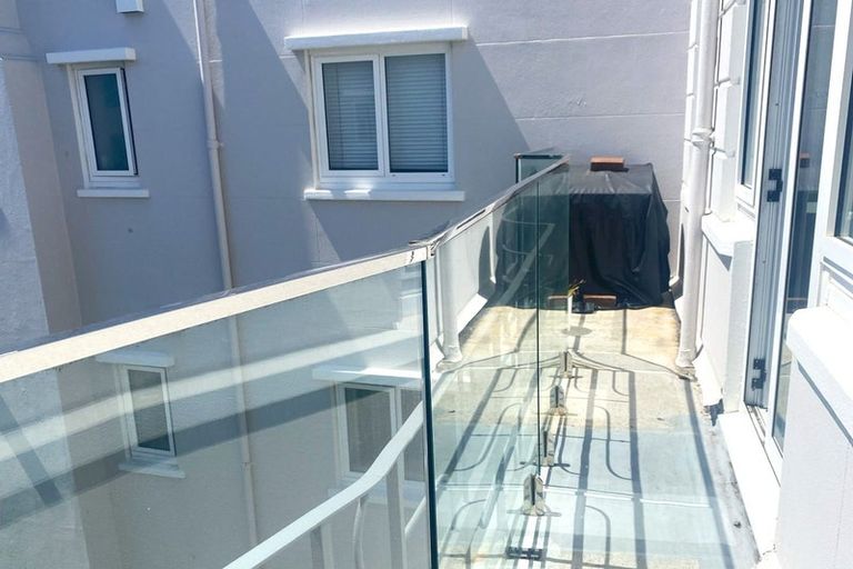 Photo of property in Fountain Court, 3/48 Oriental Parade, Oriental Bay, Wellington, 6011