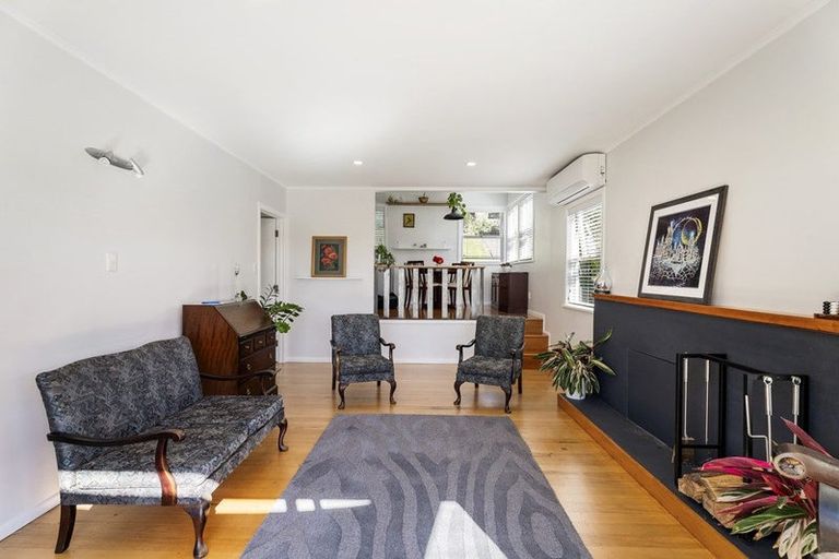 Photo of property in 1/16 Weldene Avenue, Glenfield, Auckland, 0629