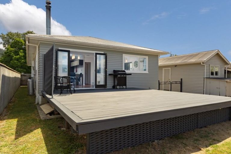 Photo of property in 19 Oxford Crescent, Ebdentown, Upper Hutt, 5018