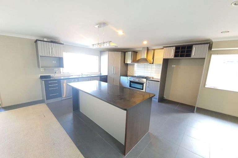 Photo of property in 22 Kestev Drive, Flat Bush, Auckland, 2016