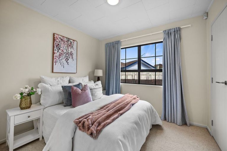 Photo of property in 79 Santiago Crescent, Unsworth Heights, Auckland, 0632