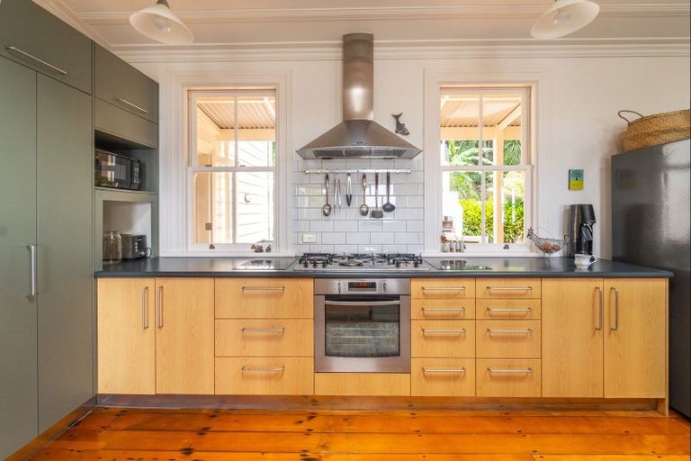 Photo of property in 16 Creswell Street, Opua, 0200