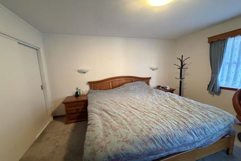 Photo of property in 12 Verena Place, Green Bay, Auckland, 0604