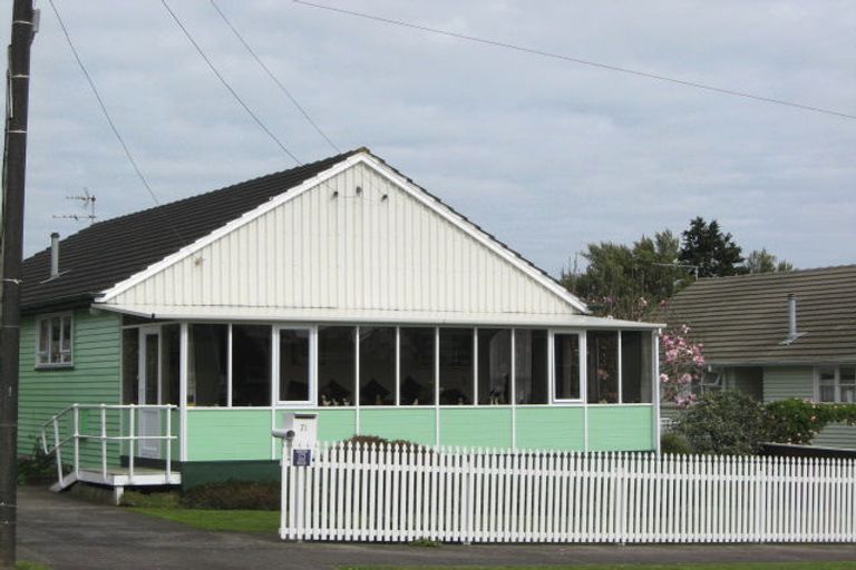 Photo of property in 71 Cook Street, Marfell, New Plymouth, 4310