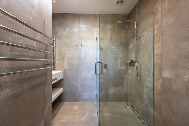 Photo of property in 2 Kotare Drive, Wanaka, 9305