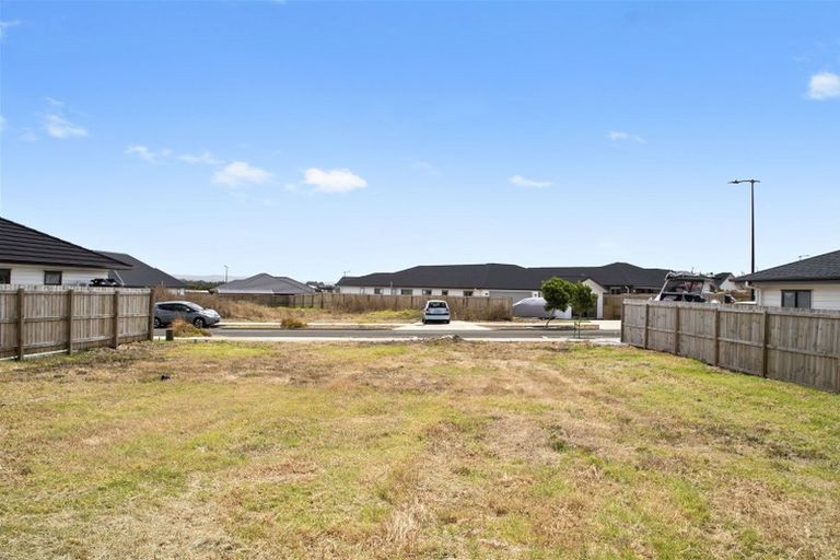 Photo of property in 10 Opouatu Avenue, Glenbrook, 2681
