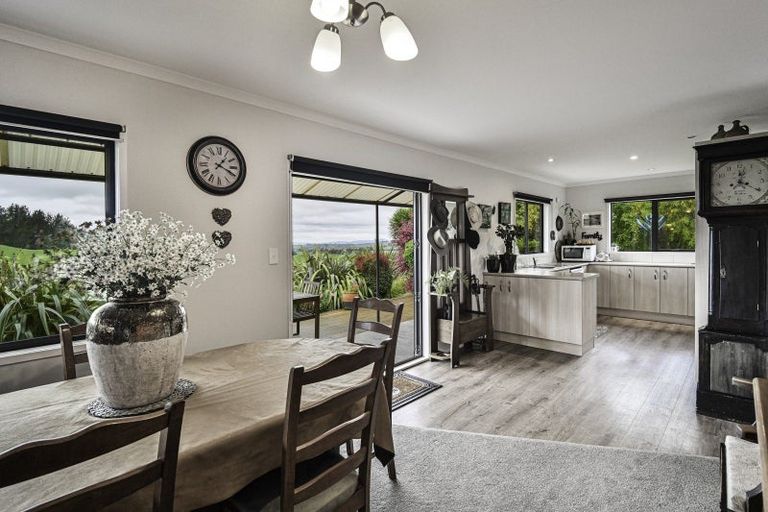 Photo of property in 1215 Taihape Road, Sherenden, Hastings, 4179