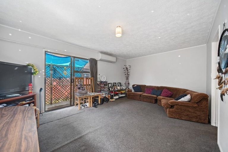 Photo of property in 2/397 Roscommon Road, Clendon Park, Auckland, 2103