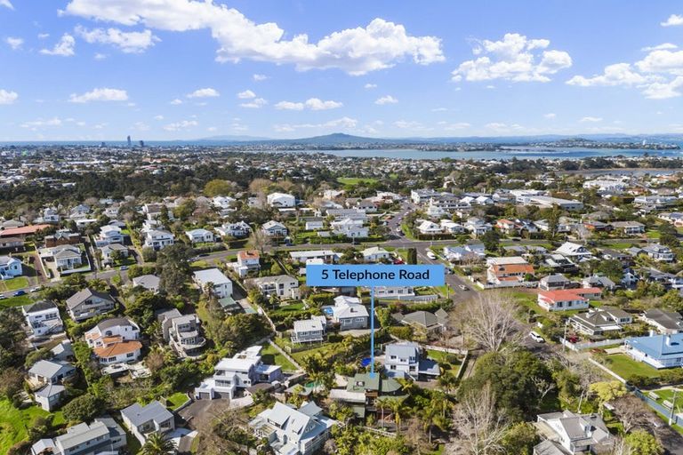 Photo of property in 5 Telephone Road, Birkenhead, Auckland, 0626