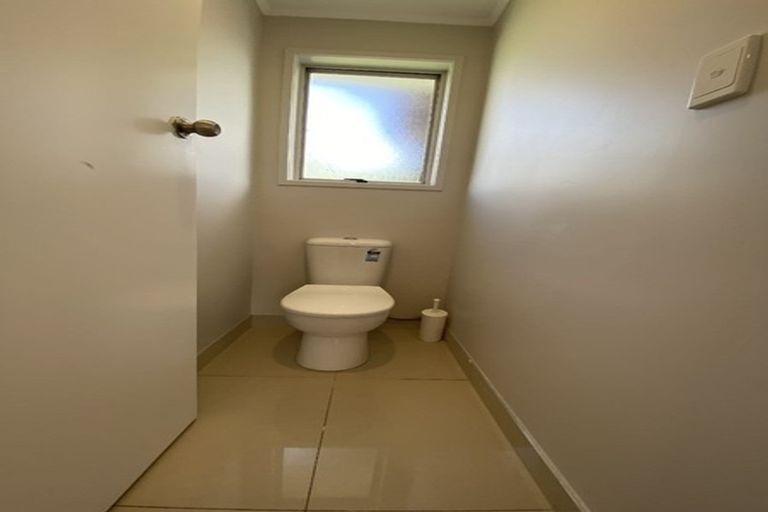 Photo of property in 31 Becker Drive, Weymouth, Auckland, 2103