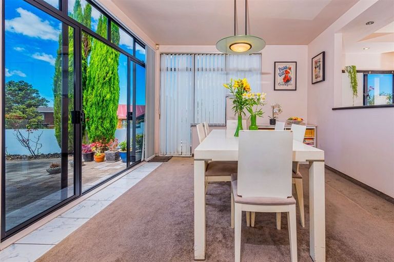 Photo of property in 2/38 Luckens Road, West Harbour, Auckland, 0618