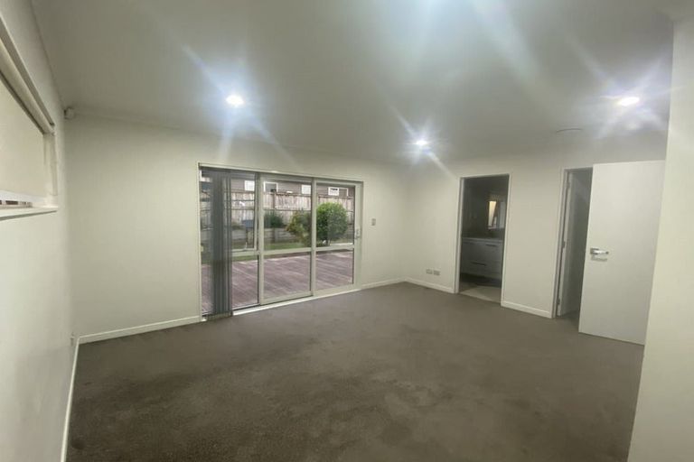 Photo of property in 5 Kilmacrennan Drive, Rosehill, Papakura, 2113