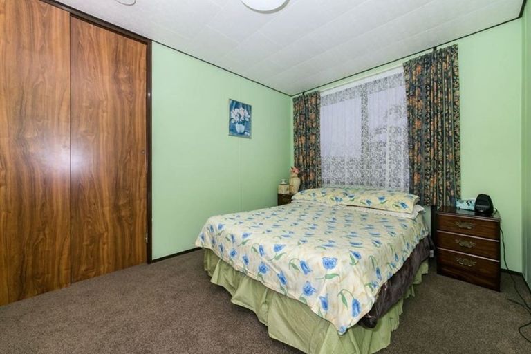 Photo of property in 84 Captain Scott Road, Glen Eden, Auckland, 0602