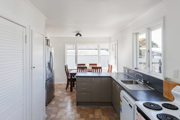 Photo of property in 12 Galway Avenue, Hokowhitu, Palmerston North, 4410