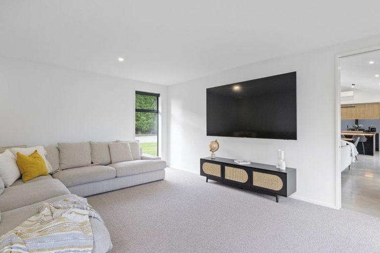 Photo of property in 14 Walford Way, Darfield, 7571