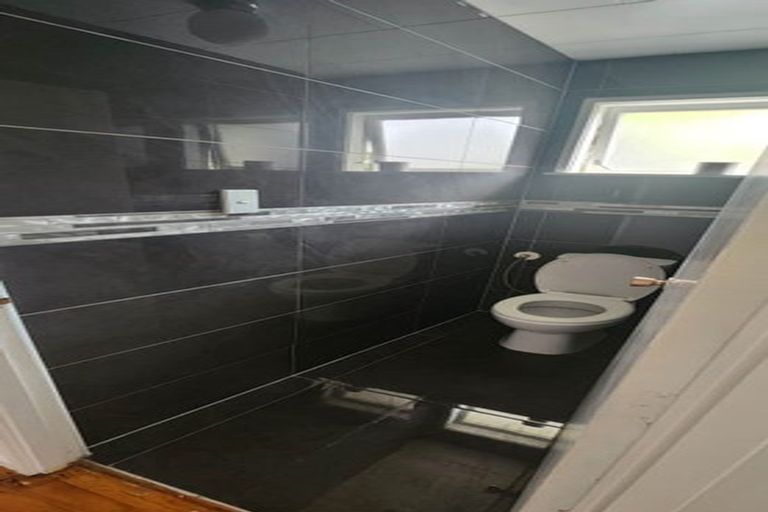 Photo of property in 17 Hewlett Road, Massey, Auckland, 0614