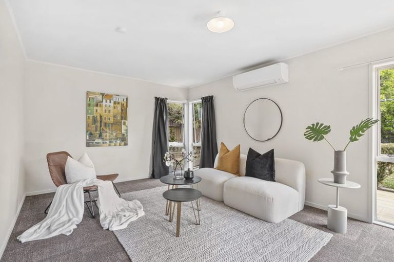 Photo of property in 100 Solar Road, Glen Eden, Auckland, 0602