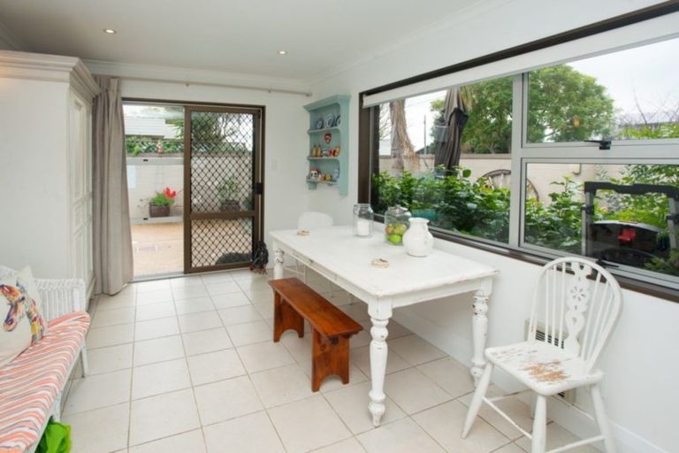 Photo of property in 2 Avenue Road, Greenmeadows, Napier, 4112