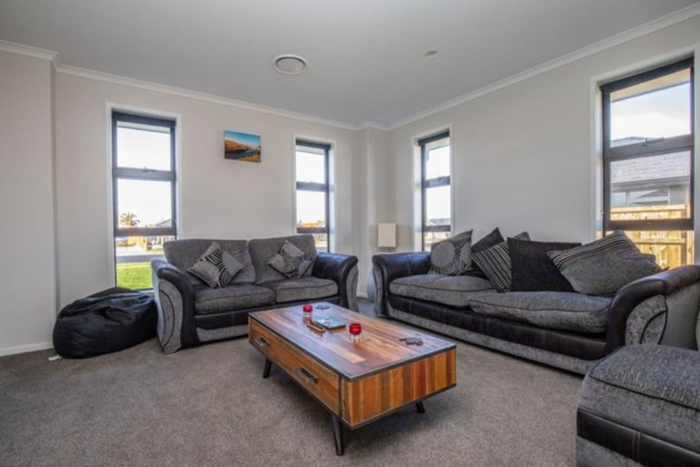 Photo of property in 12 Costello Drive, Ngatea, 3503