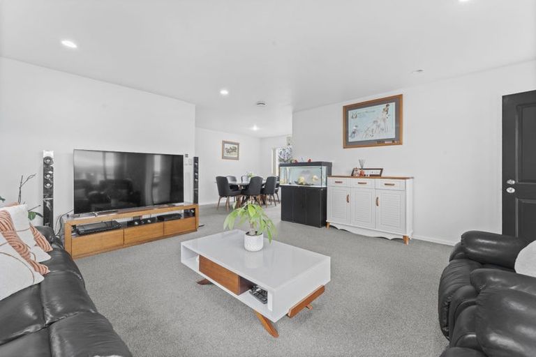 Photo of property in 18 Maadi Place, Papakura, 2110