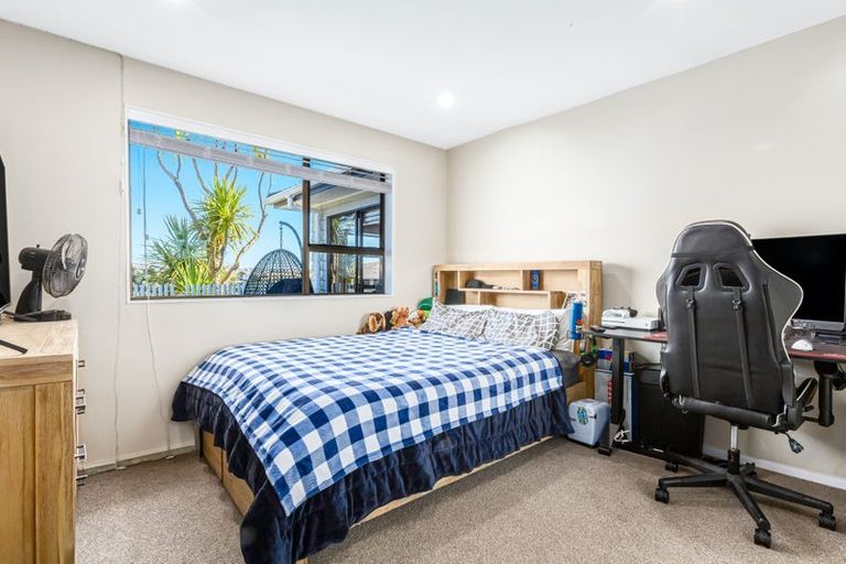 Photo of property in 12 Bosun Terrace, Whitby, Porirua, 5024