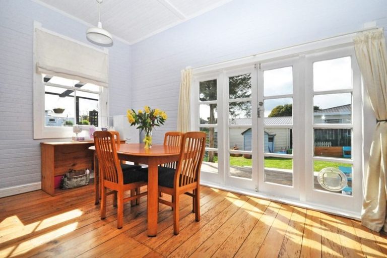 Photo of property in 23 View Road, Waiuku, 2123