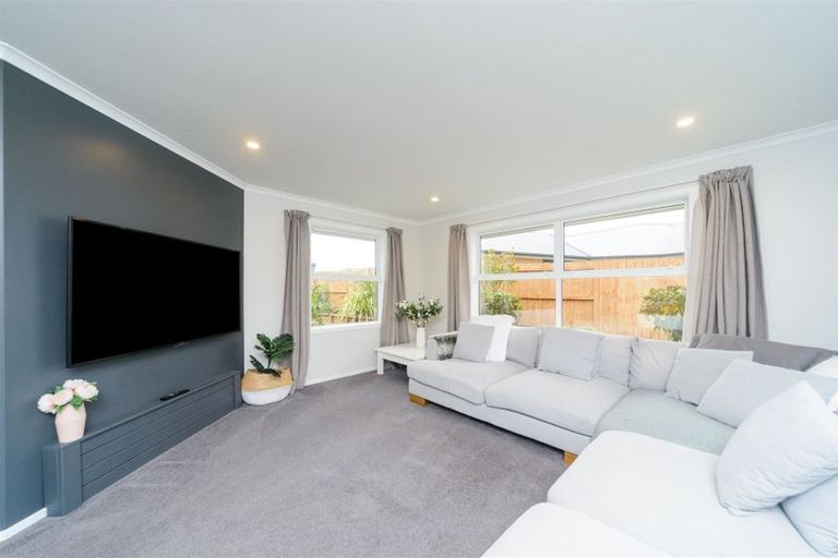Photo of property in 132 Johnstone Drive, Fitzherbert, Palmerston North, 4410