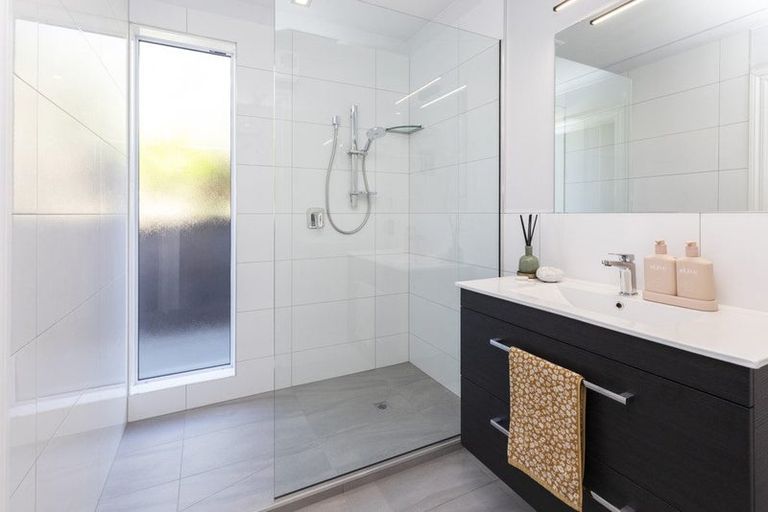 Photo of property in 6 Rushden Rise, Westmorland, Christchurch, 8025