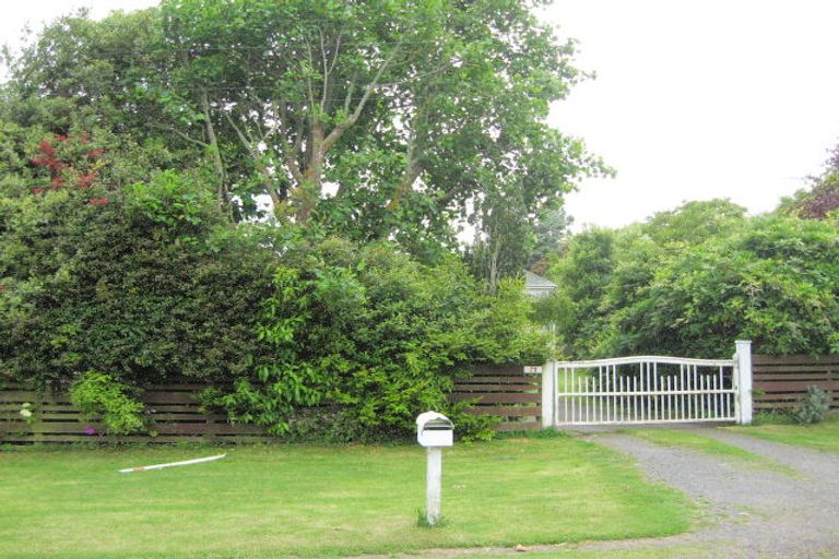 Photo of property in 79 Razorback Road, Bombay, 2675