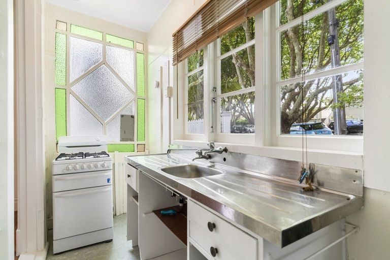 Photo of property in 31 Castle Street, Eltham, 4322