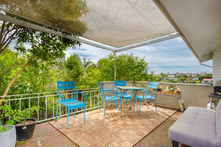 Photo of property in 50 Hebron Road, Waiake, Auckland, 0630