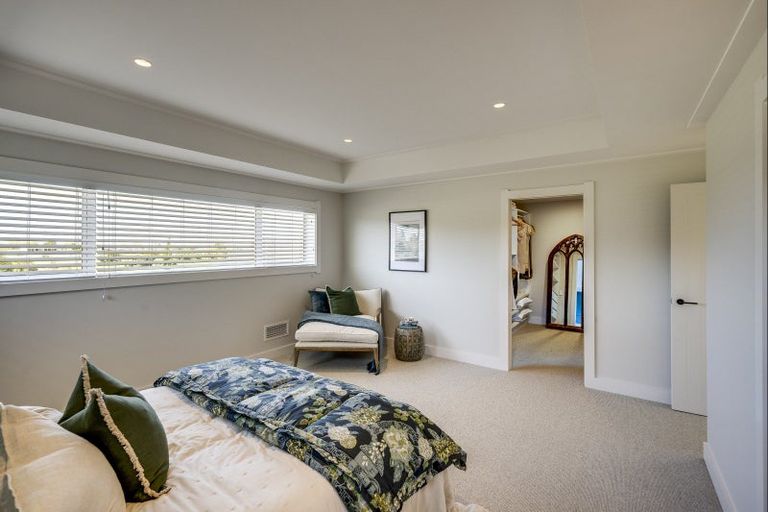 Photo of property in 71 Oak Road, Poraiti, Napier, 4112