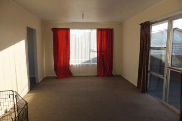 Photo of property in 28 Medina Crescent, Parklands, Christchurch, 8083