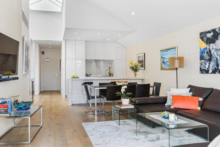 Photo of property in 2d/2 Queens Parade, Devonport, Auckland, 0624