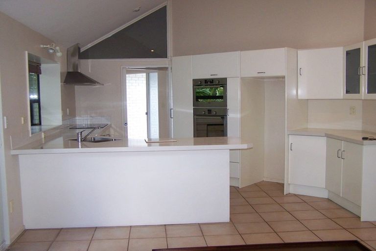 Photo of property in 42 Matterhorn Crescent, Northpark, Auckland, 2013