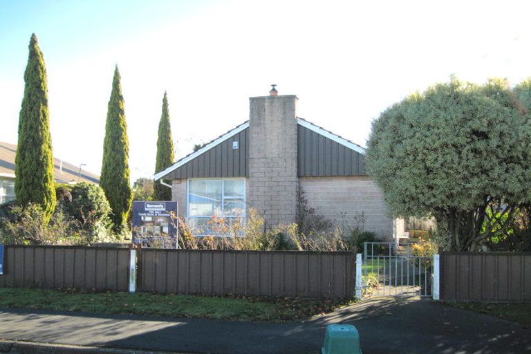 Photo of property in 4 Camelia Place, Islington, Christchurch, 8042
