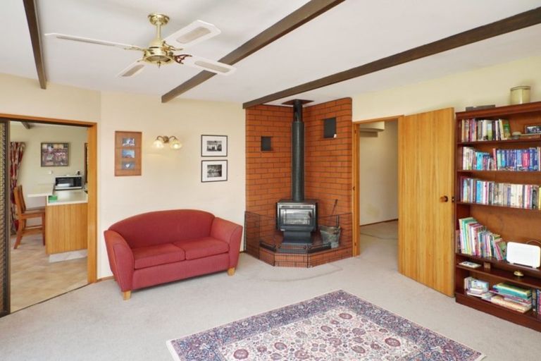 Photo of property in 2 Woodfield Place, Woodend, 7610