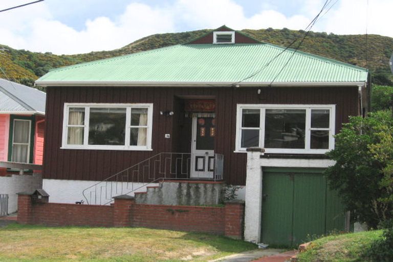 Photo of property in 36 Eden Street, Island Bay, Wellington, 6023