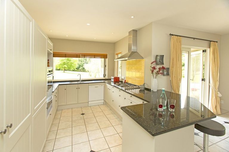 Photo of property in 246 State Highway 16, Kumeu, 0892