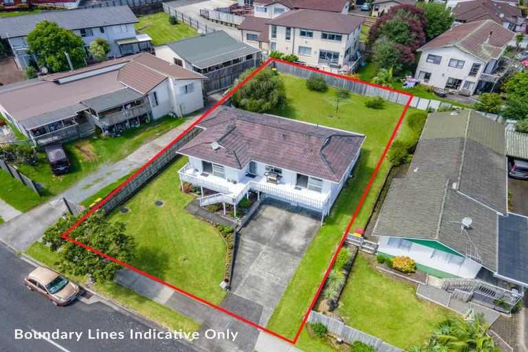 Photo of property in 56 Lewisham Street, Highland Park, Auckland, 2010