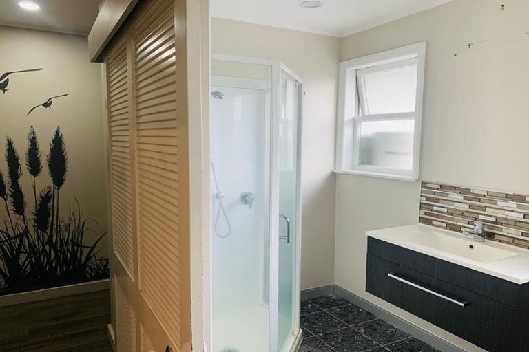 Photo of property in 12 Lincoln Road, Manurewa East, Auckland, 2102