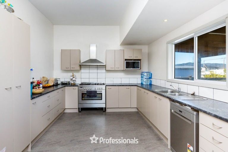 Photo of property in 24 Bouverie Street, Petone, Lower Hutt, 5012