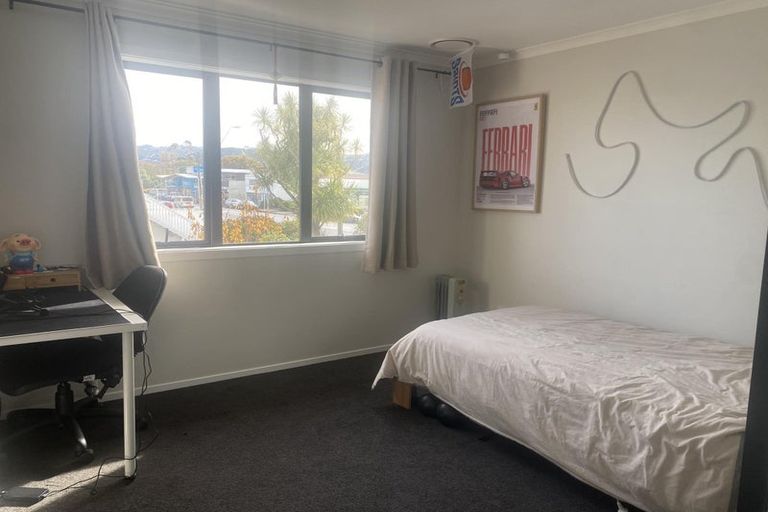 Photo of property in 91b Whites Line East, Waiwhetu, Lower Hutt, 5010