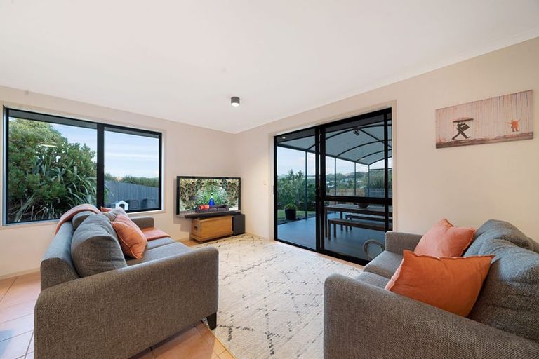Photo of property in 32 Te Kauri Place, Helensville, 0800