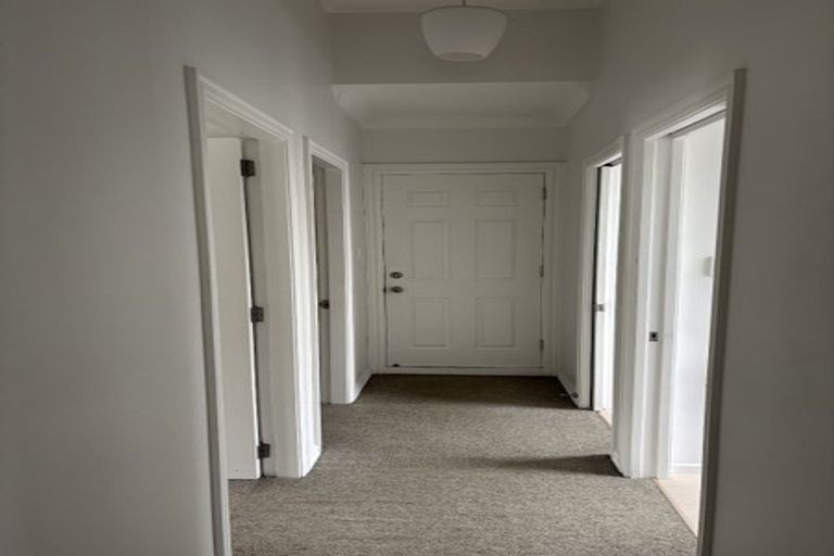 Photo of property in 121 Kelburn Parade, Kelburn, Wellington, 6012