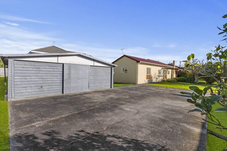 Photo of property in 10 Eastern Beach Road, Eastern Beach, Auckland, 2012
